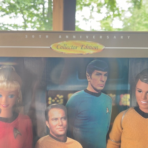 ✨ Collector Edition ~ 30th Anniversary Barbie & Ken Star Trek gift set ✨ - Picture 2 of 14